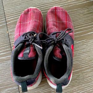 Boys size 3Y Nike tennis shoes